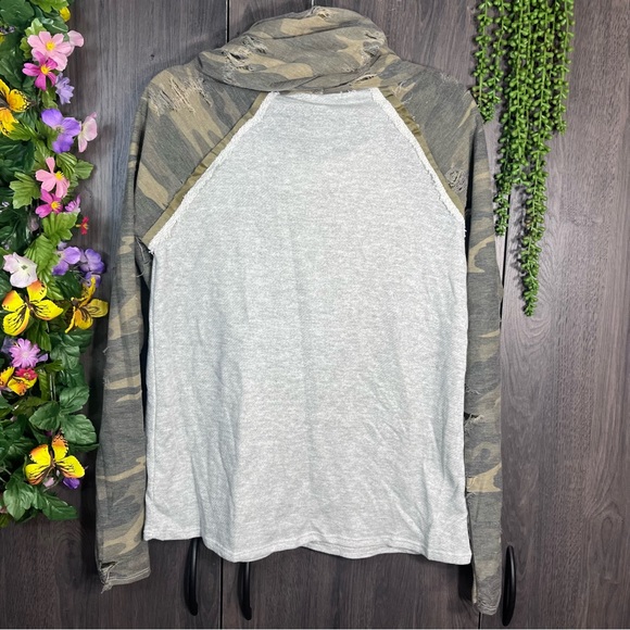 ~💙2/$40💙12pm by Mon Ami Distressed Cowl Neck Camo Printed Sweater Size Small - Picture 12 of 16